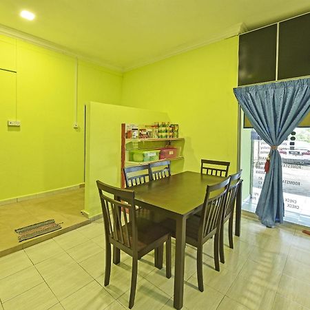 Oyo 90551 Zn Mix Homestay & Roomstay Kampung Raja Exteriör bild
