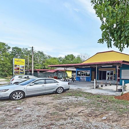 Oyo 90551 Zn Mix Homestay & Roomstay Kampung Raja Exteriör bild