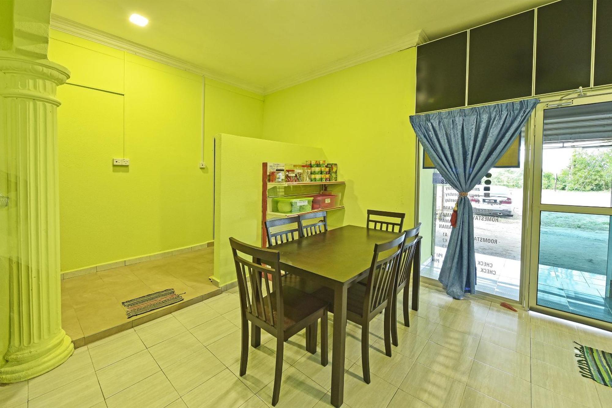 Oyo 90551 Zn Mix Homestay & Roomstay Kampung Raja Exteriör bild