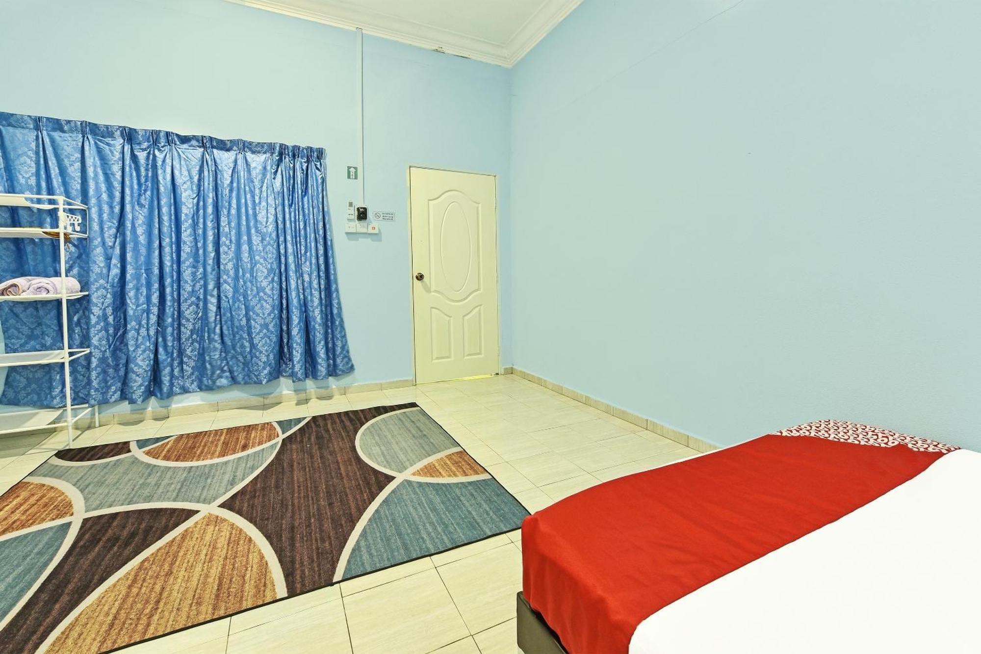 Oyo 90551 Zn Mix Homestay & Roomstay Kampung Raja Exteriör bild
