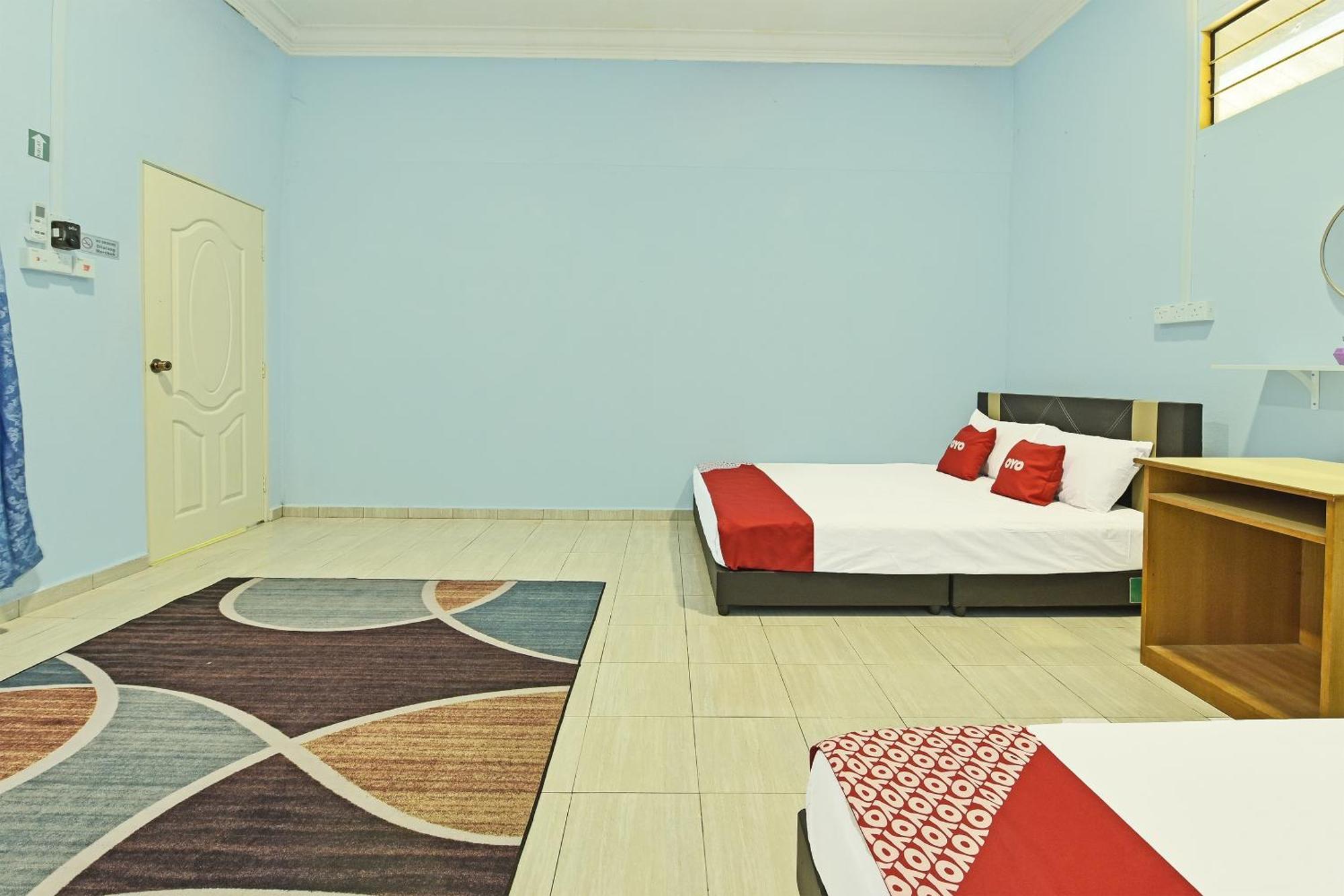 Oyo 90551 Zn Mix Homestay & Roomstay Kampung Raja Exteriör bild