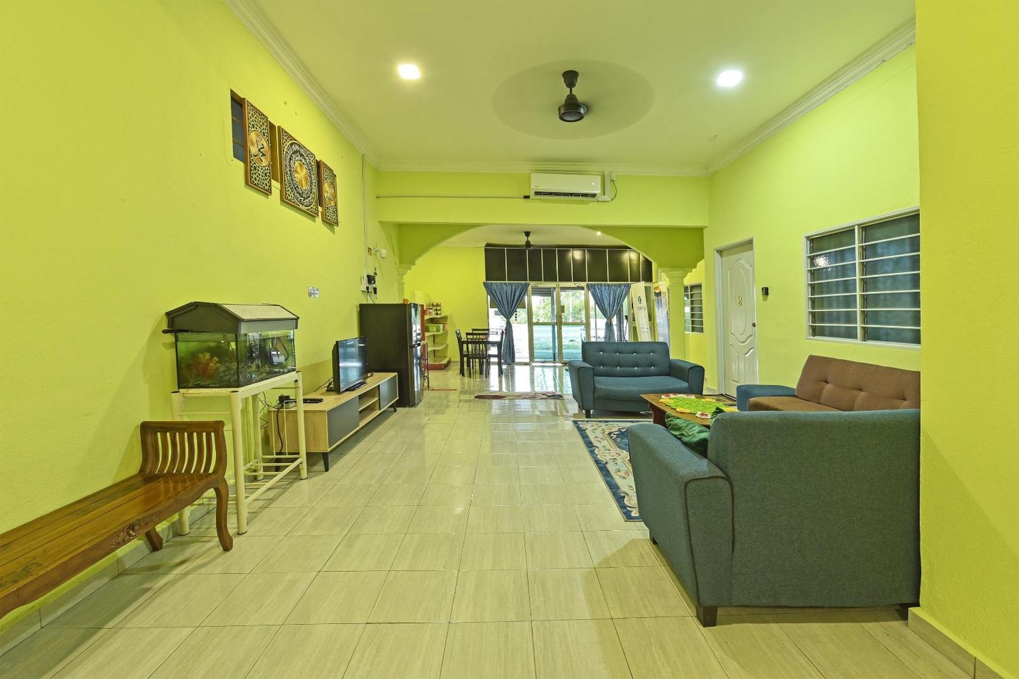 Oyo 90551 Zn Mix Homestay & Roomstay Kampung Raja Exteriör bild