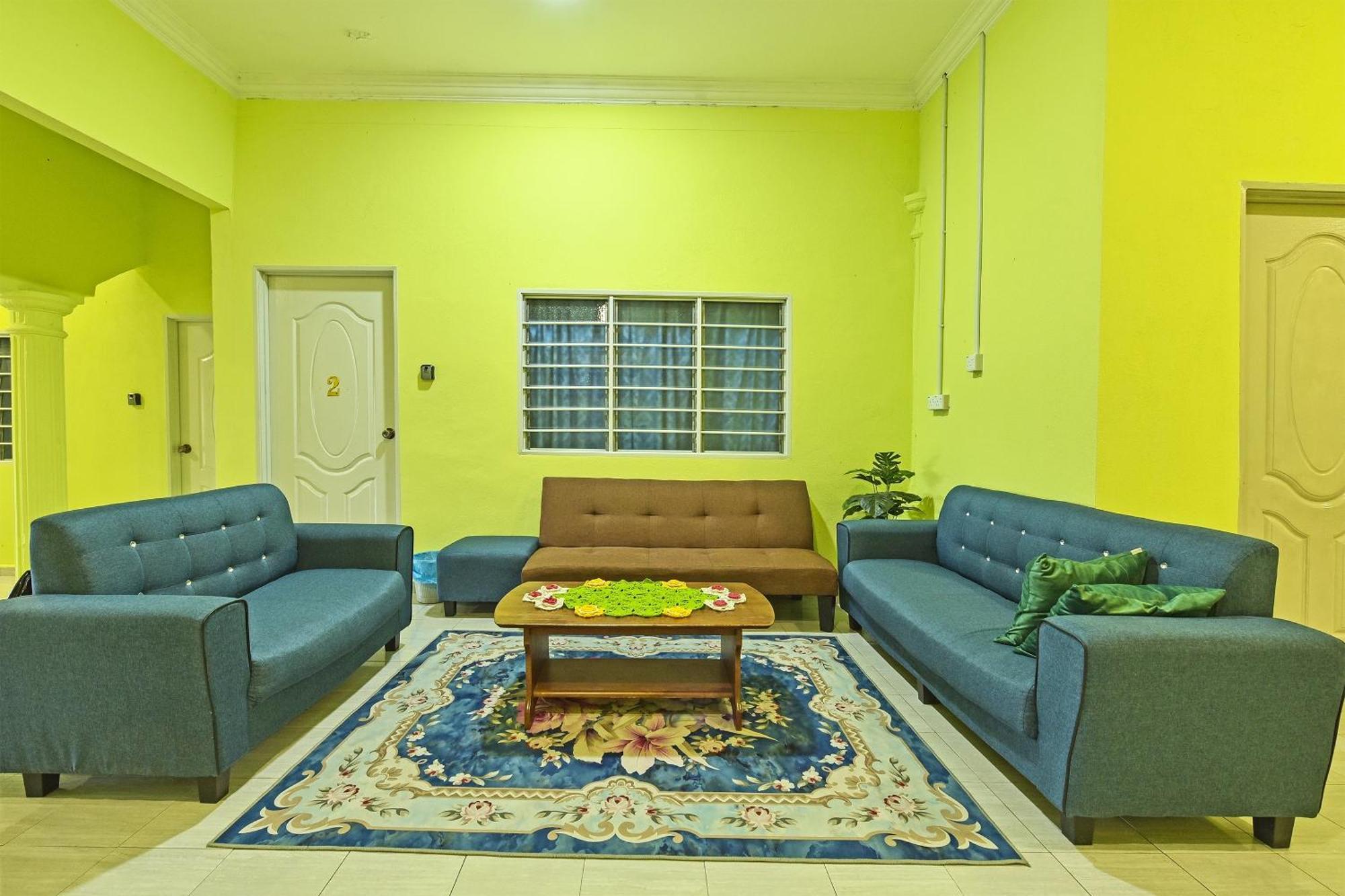 Oyo 90551 Zn Mix Homestay & Roomstay Kampung Raja Exteriör bild