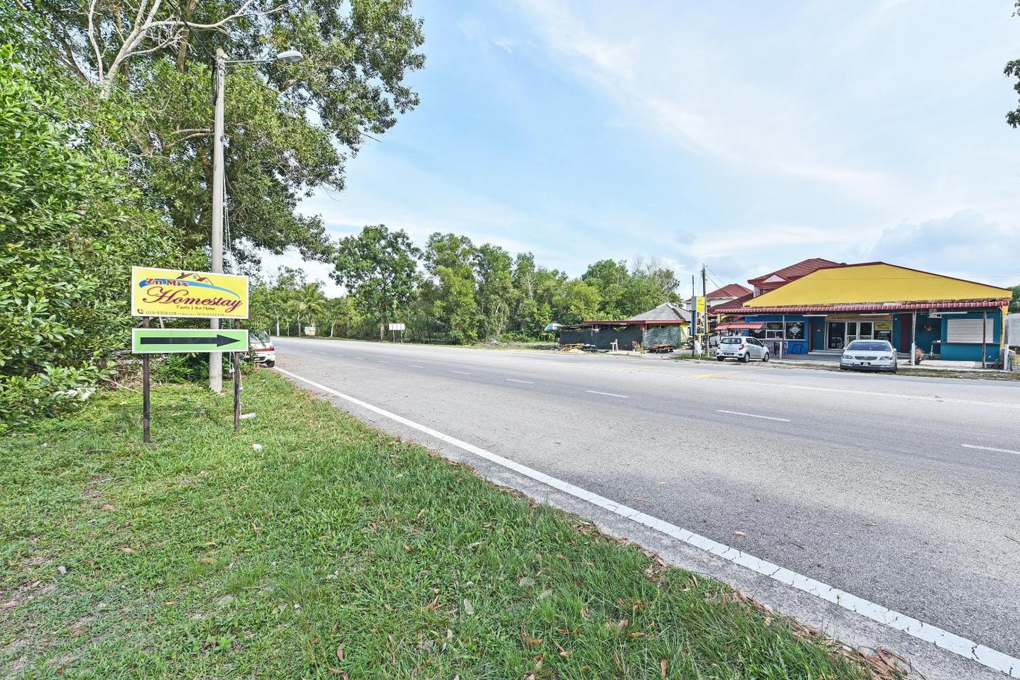 Oyo 90551 Zn Mix Homestay & Roomstay Kampung Raja Exteriör bild
